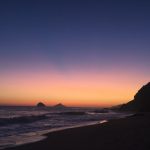 大粒の砂のあるブラジルの海岸で夕焼けを見よう～先住民は石に記憶があると考えるらしい